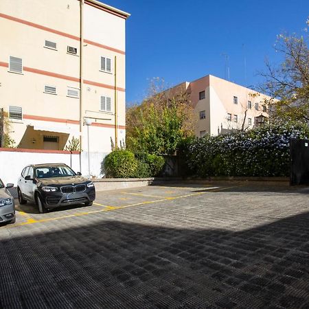 Borbolla Sevilla Urban - Parking Екстер'єр фото