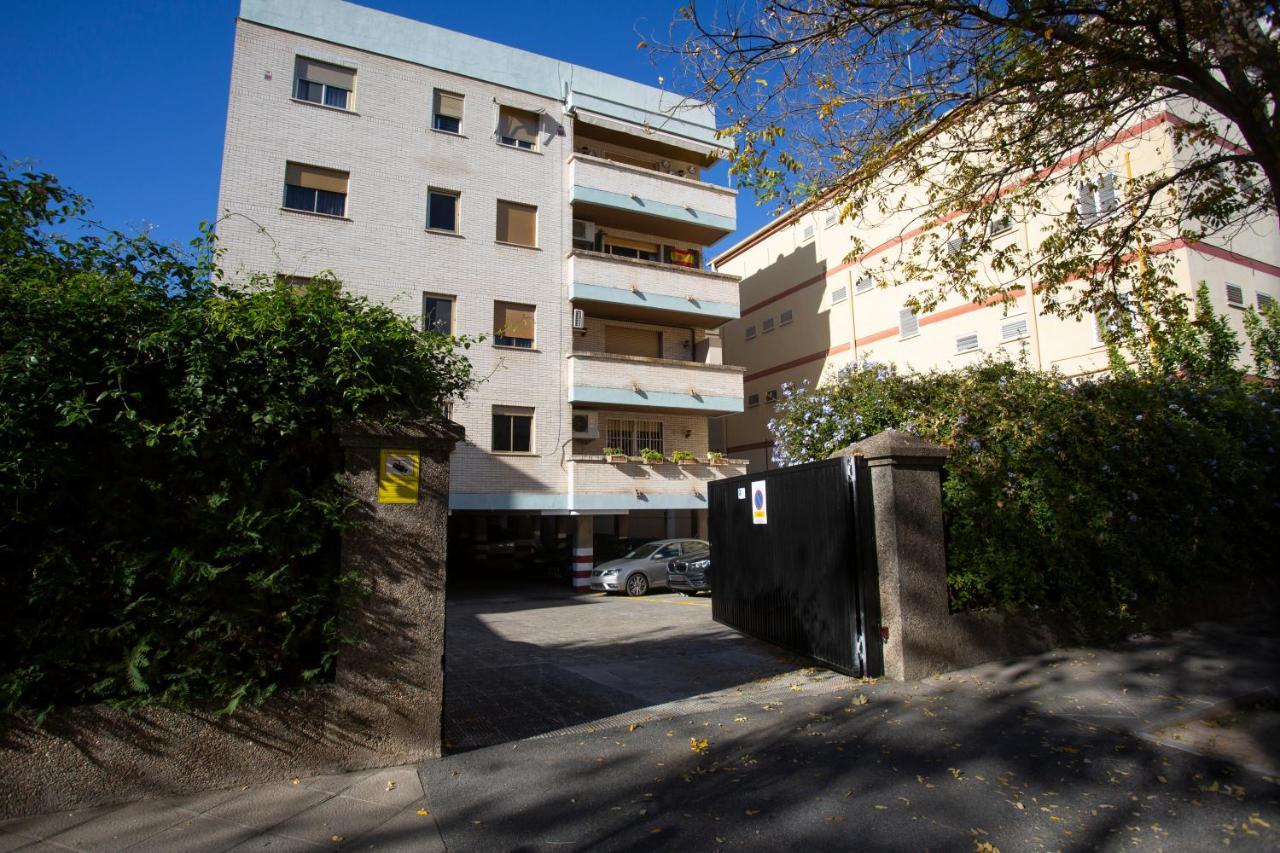 Borbolla Sevilla Urban - Parking Екстер'єр фото