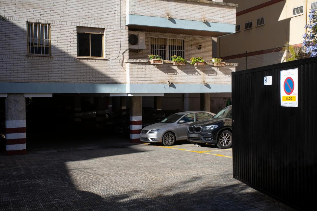 Borbolla Sevilla Urban - Parking Екстер'єр фото